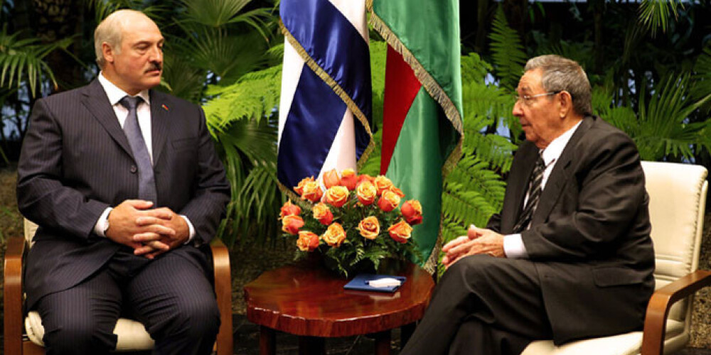 Lukašenko Kubā paraksta sadarbības līgumus