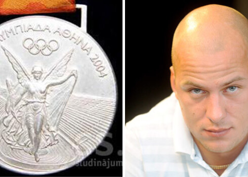 Internetā piedāvā šķēpmetēja Vasiļevska olimpisko sudraba medaļu