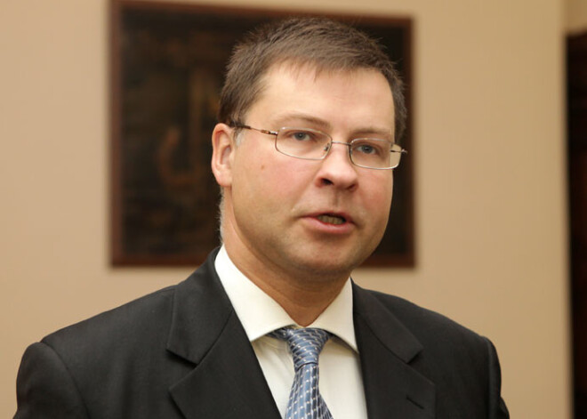 Dombrovskis sasauc Krīzes vadības padomes ārkārtas sēdi par situāciju Lubāna ezerā