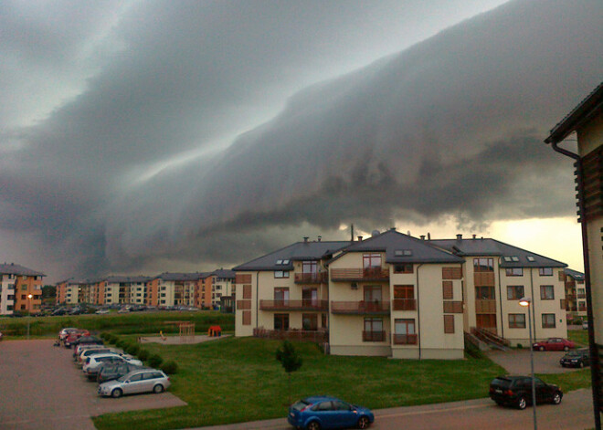 Latvijā cilvēki novērojuši dīvainu dabas parādību. FOTO. VIDEO