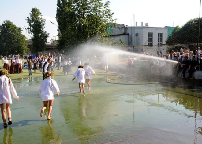 Deju svētku rīkotājus satrauc Daugavas stadiona stāvoklis