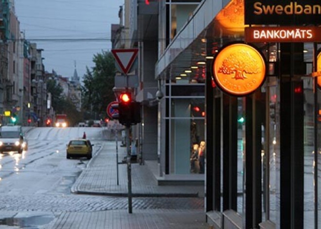 „Swedbank” klientiem mistiski pazūd nauda; banka risina problēmu