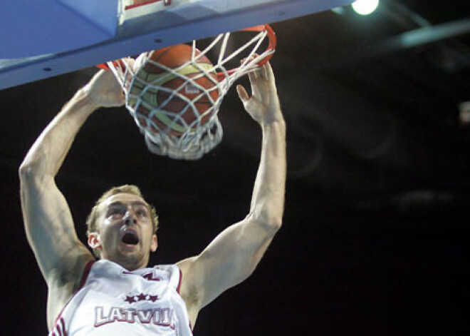 Latvijas vīriešu basketbola izlase pārbaudes spēlē atkārtoti piekāpjas Melnkalnei