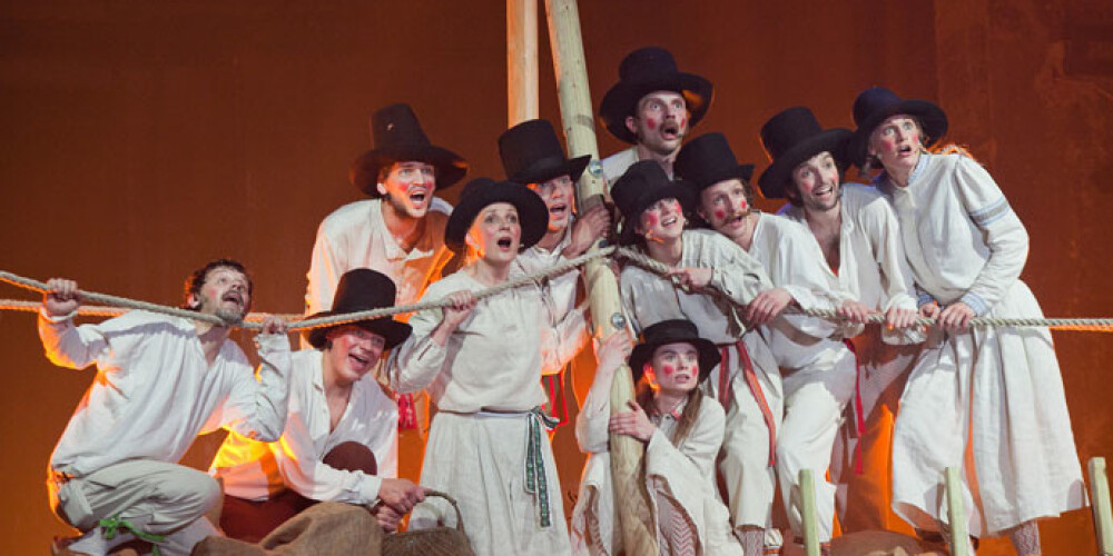 Fragments no Liepājas teātra izrādes “Malēnieši”.