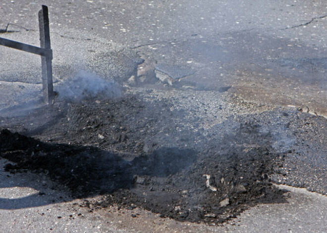 Latvijā autoceļus nebūvē, mums vienīgi aizlāpa bedres