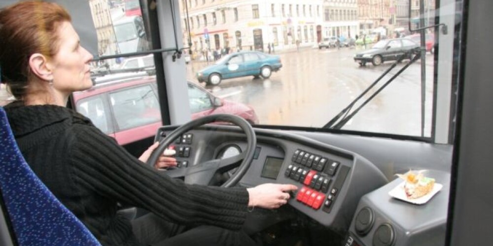 "Rīgas satiksmes" šoferiem mācīs, kā izturēties pret riteņbraucējiem