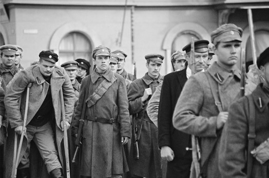 * Piedaloties filmas „Rīgas sargi” tapšana. Lekšana uz kruķiem Vitālijam nebija jātēlo