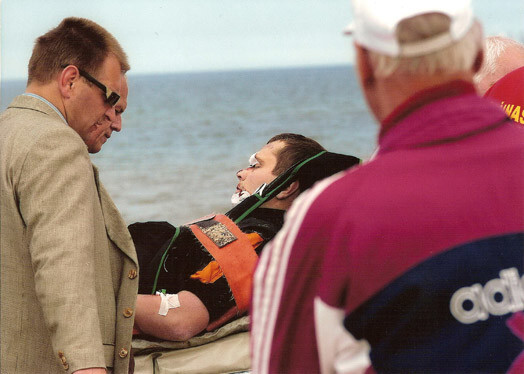 Vitālijs pēc neveiksmīgā lēciena ar izpletni nonāca mediķu aprūpē