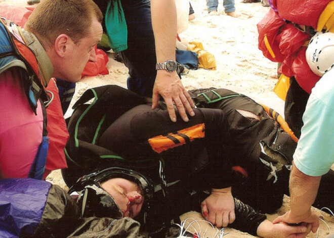 Pasaulslavenu aktieru miesassargs un kikboksa čempions lūdz palīdzību. FOTO