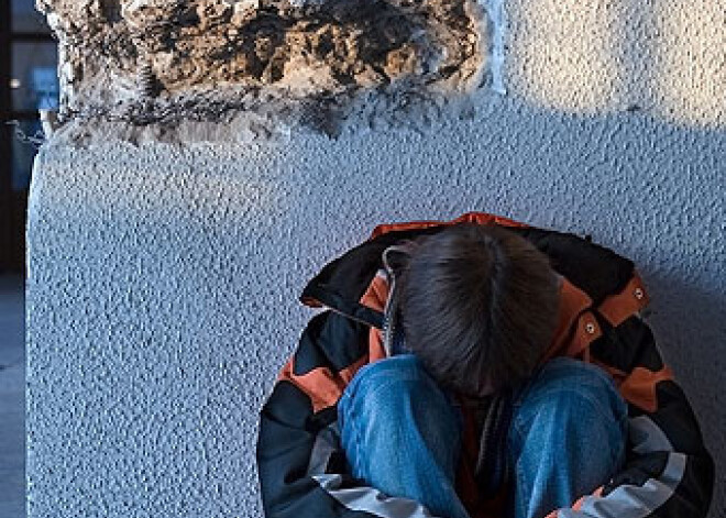 Vecākus Rīgā aiztur par astoņus gadus vecā dēla nogalināšanu