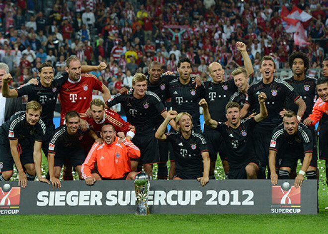 Minhenes "Bayern" futbolisti triumfē Vācijas Superkausa izcīņā