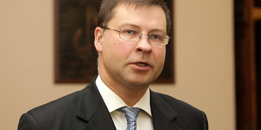 Dombrovskis atzīst, ka PVN samazināšana pilnā mērā cenās nav atspoguļojusies