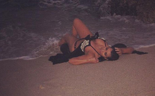 Ким на гавайском пляже