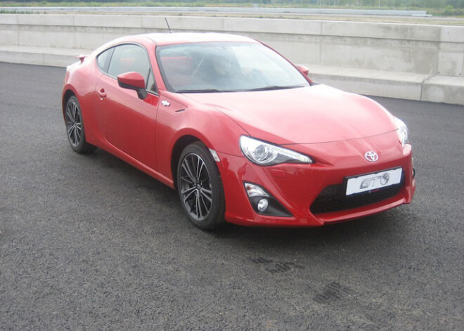 Vairākus miljonus sterliņu mārciņu vērta Toyota GT86 reklāmas kampaņa