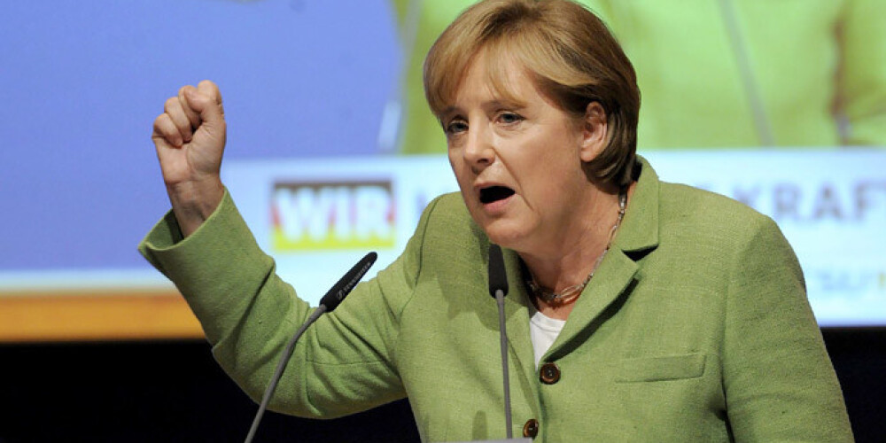 Merkele vēlas, lai Grieķija paliek eirozonā