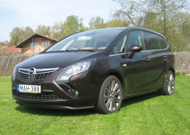 Tuvplānā Opel Zafira Tourer 1.4 Turbo Ecotec. FOTO