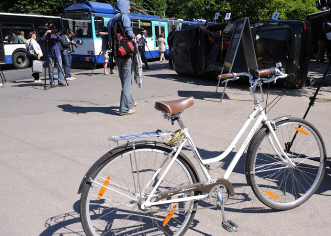 Rīkos semināru sabiedriskā transporta vadītājiem, lai veicinātu sapratni ar velosipēdistiem