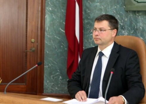Viņš pauda cerību, ka līdz parakstu vākšanas otrajam posmam nemaz nenonāks un valdībai nebūs jālauza galva, no kādiem līdzekļiem piešķirt tam naudu.