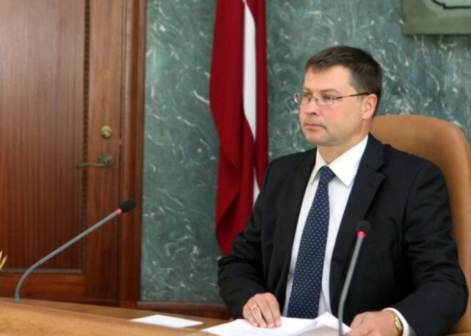 Dombrovskis: CVK būtu jāizvērtē, vai vispār vākt parakstus par pilsonību nepilsoņiem