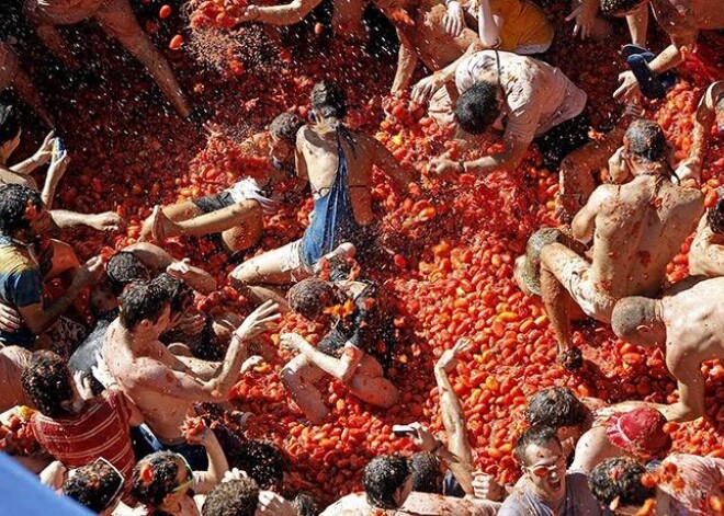 Ikgadējais tomātu kauju festivāls "Tomatina"