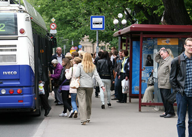 „Rīgas satiksme” skolēniem atdos iztērēto biļešu naudu