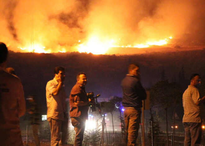 Sprādzienā armijas munīcijas noliktavā Turcijā mirst 25 cilvēki. FOTO