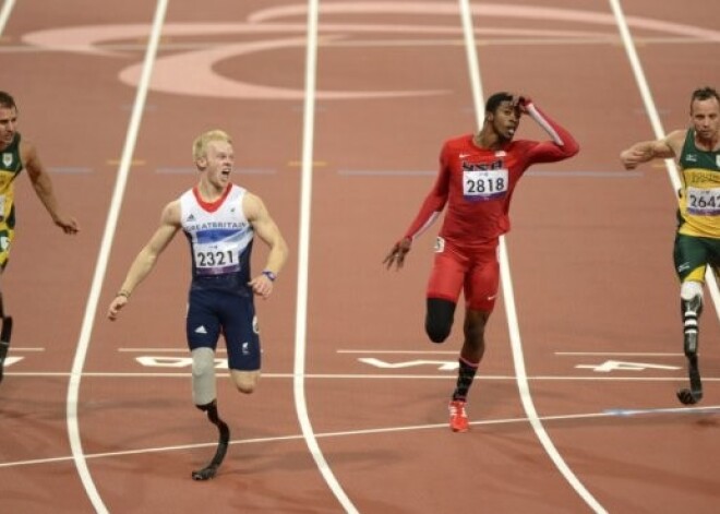 Paraolimpiskā sporta zvaigzne Pistoriuss paliek bez medaļas arī 100 metros
