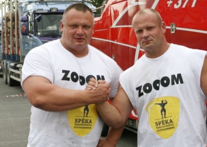 Kazeļņikiem jauns pasaules rekords: brāļi pavelk 106 tonnas. FOTO