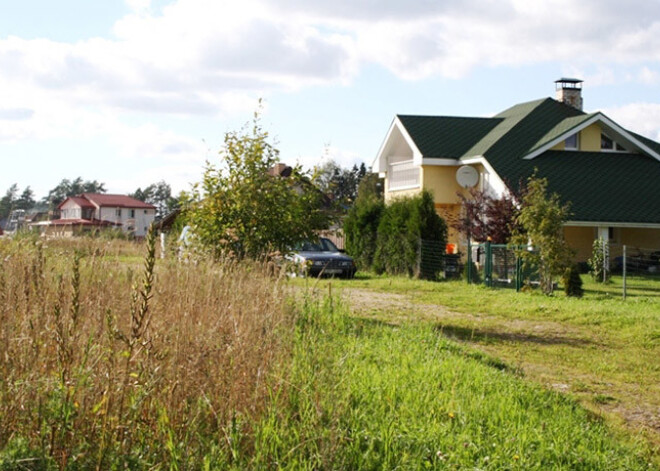 Jaunie Pierīgas ciemati slīgst tumsā. Gaismu pagaidām nesola