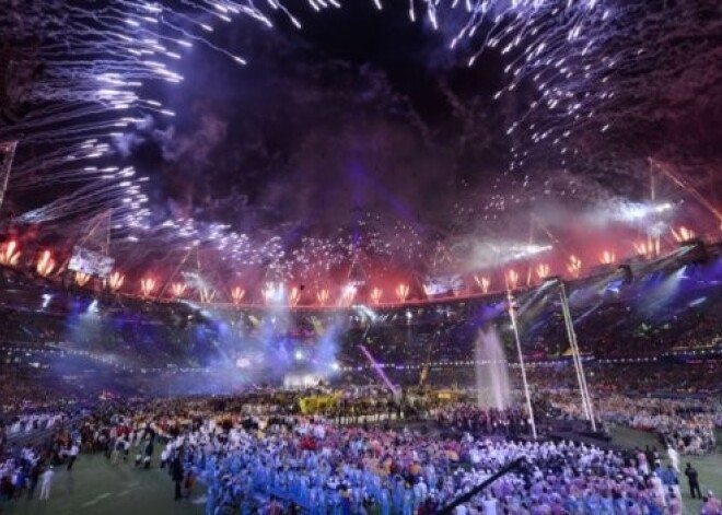 Ar grandiozu ceremoniju noslēdzas Londonas paraolimpiskās spēles. FOTO