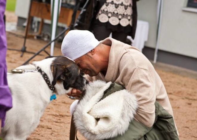 Svinīgi atklāj dzīvnieku patversmi "Labās mājas"
