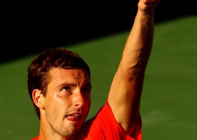 Gulbis sagrauj Stahovski, viss izšķirsies pēdējā spēlē