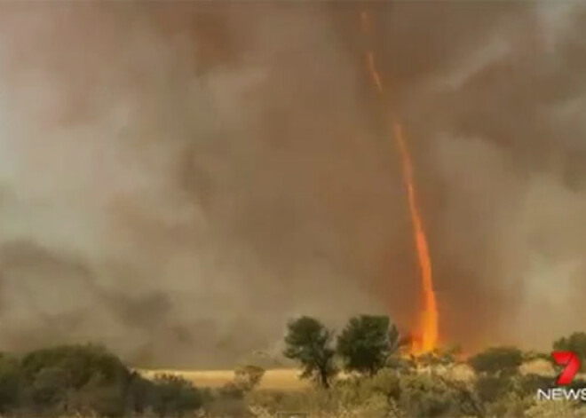 Iespaidīgs skats! Kā plosās uguns tornado. VIDEO