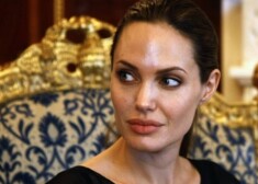 Анджелину Джоли подозревают в шпионаже