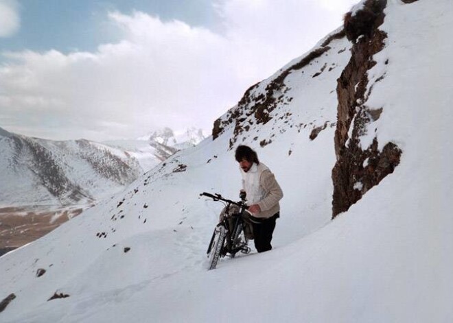 1995. gadā Bruno pirmo reizi mēģināja ar divriteni tikt Elbrusa virsotnē. Sala un bada mocītam, toreiz viņam tas neizdevās.