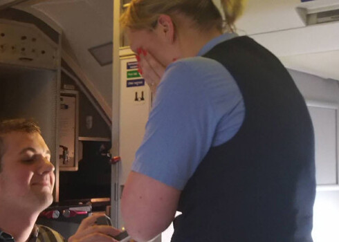 От нахлынувших чувств девушка начала плакать