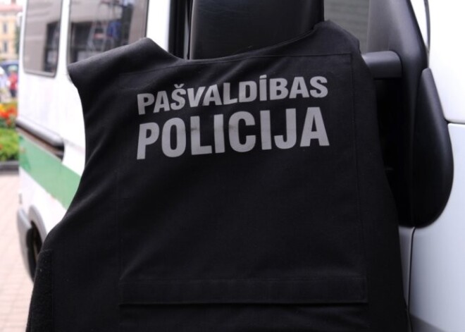 Par pašaizliedzīgu darbu un sasniegumiem sportā apbalvos pašvaldības policistus