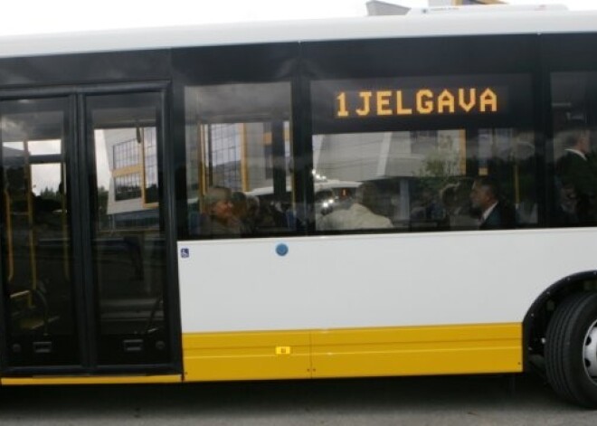 Jūrmalā maršruta autobusā cieš pasažiere; Jelgavā autobusu vada ar 2 promilēm