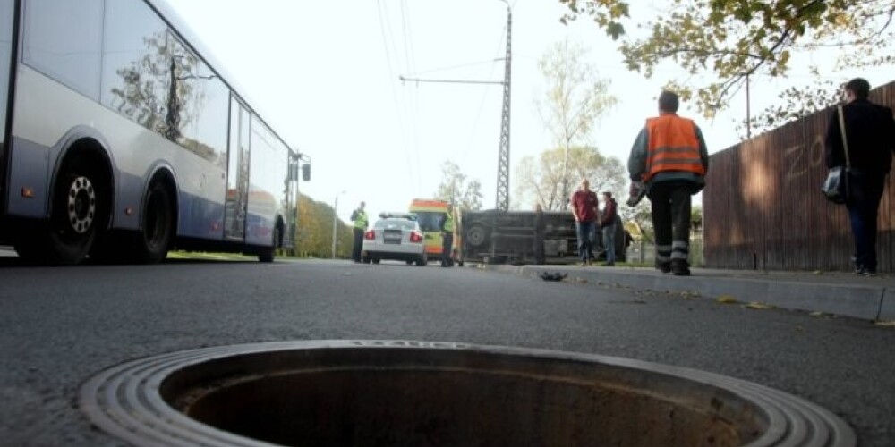 Хотя рабочего засыпало частично, этого оказалось достаточно, чтобы он погиб.