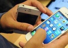 Lai arī Latvijā oficiāli jaunā viedtālruņa iPhone 5 tirdzniecība nav sākusies, mūsu interneta veikalos tos jau var nopirkt, sākot no 700 latiem.