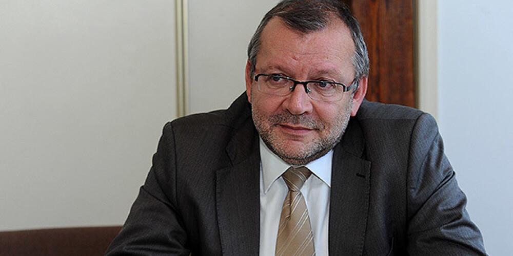 AS "Recipe Plus" un "Mēness aptieku" tīkla īpašnieces AS "Sentor Farm aptiekas" valdes priekšsēdētājs Jānis Romanovskis.