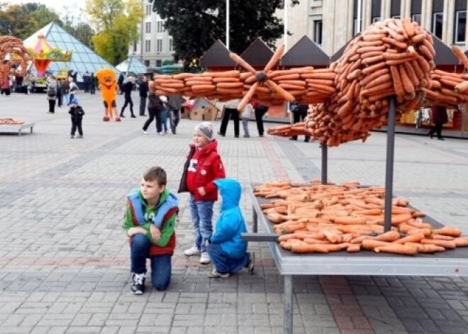 Lielus un mazus rīdziniekus priecē Burkānu festivāls. FOTO