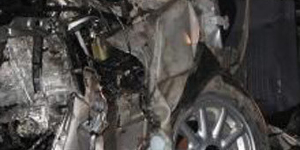 Pēc sadursmes „Audi” un BMW automašīnas bija galīgi saplacinātas.