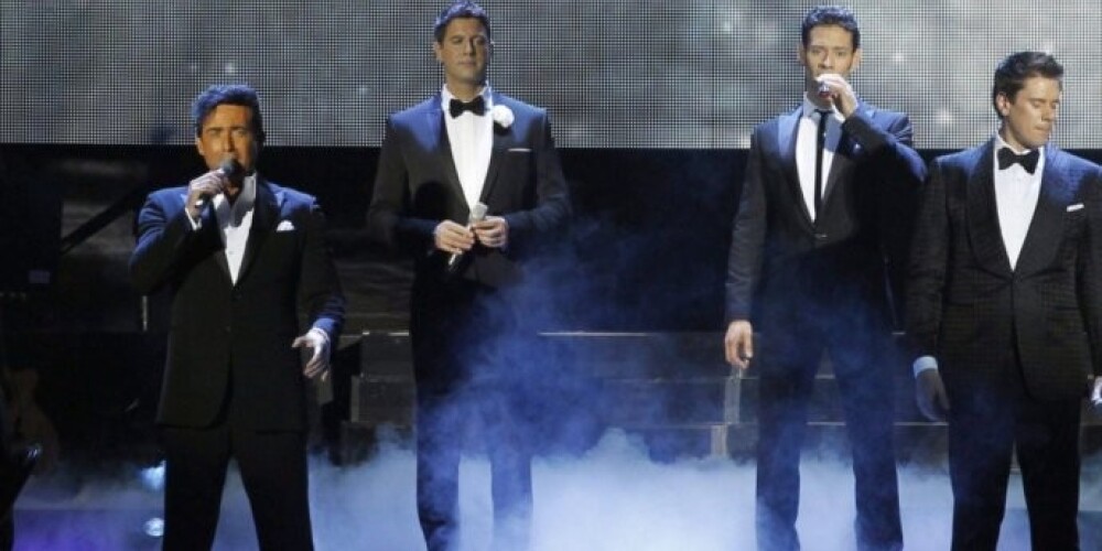 В состав IL DIVO  входят испанец Карлос Марин, американец Дэвид Миллер, француз Себастьян Изамбар и швейцарец Урс Бюлер