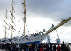 Длина судна – 110 метров, максимальное погружение – 6,5 метров