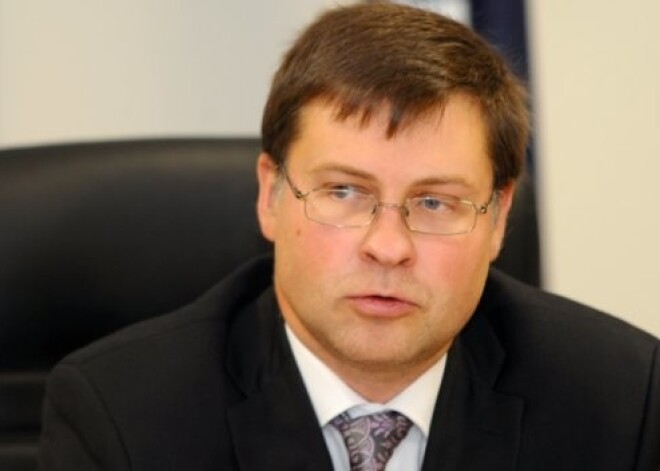 Grieķu laikraksts Valdim Dombrovskim piedēvē ķirurga dotības