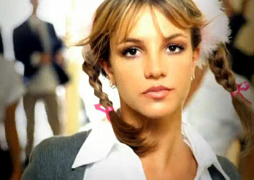16-летняя Бритни в клипе «Baby One More Time»