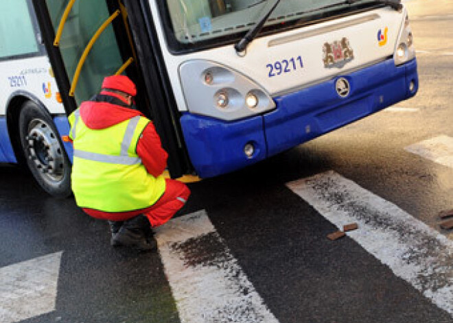 Pie Centrāltirgus trolejbuss nāvējoši traumē gājēju