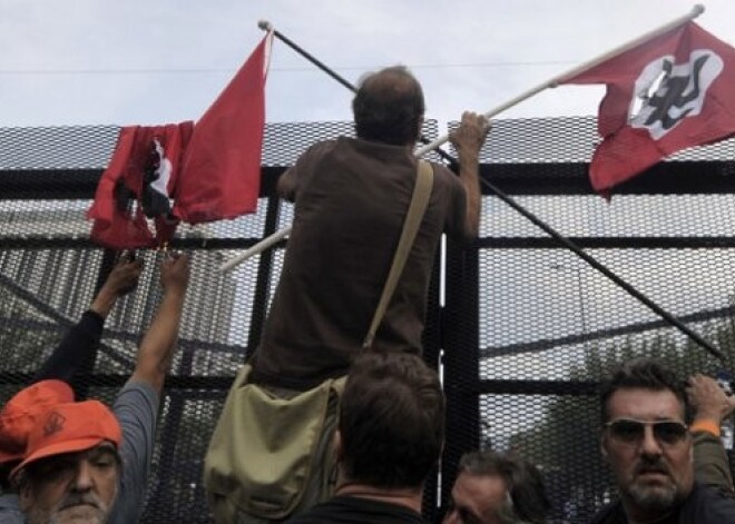 Nacisma simboli, protesti, grautiņi jeb Merkeles vizīte Grieķijā. FOTO