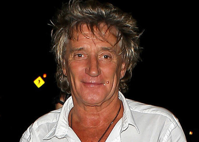 Занимаясь йогой, Род Стюарт едва не сгорел